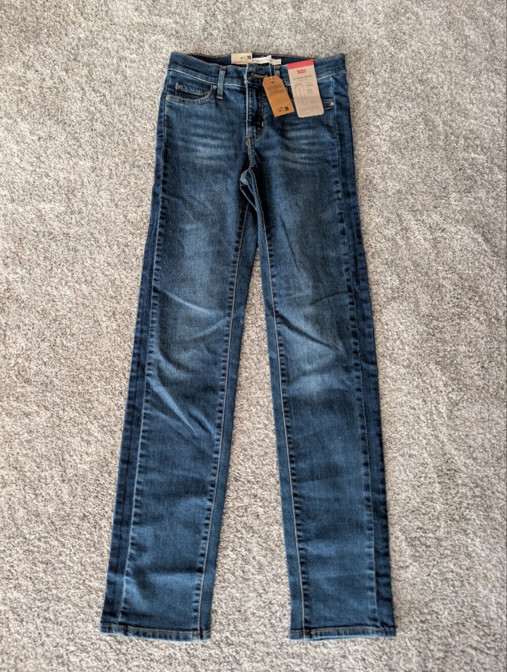 Levi’s 314 Shaping Straight Jeans Dark Wash NWT 25x32